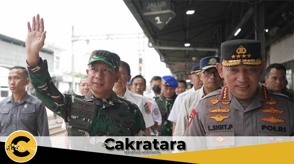 Tinjau Puncak Arus Mudik, Panglima TNI Cek Stasiun Pasar Senen
