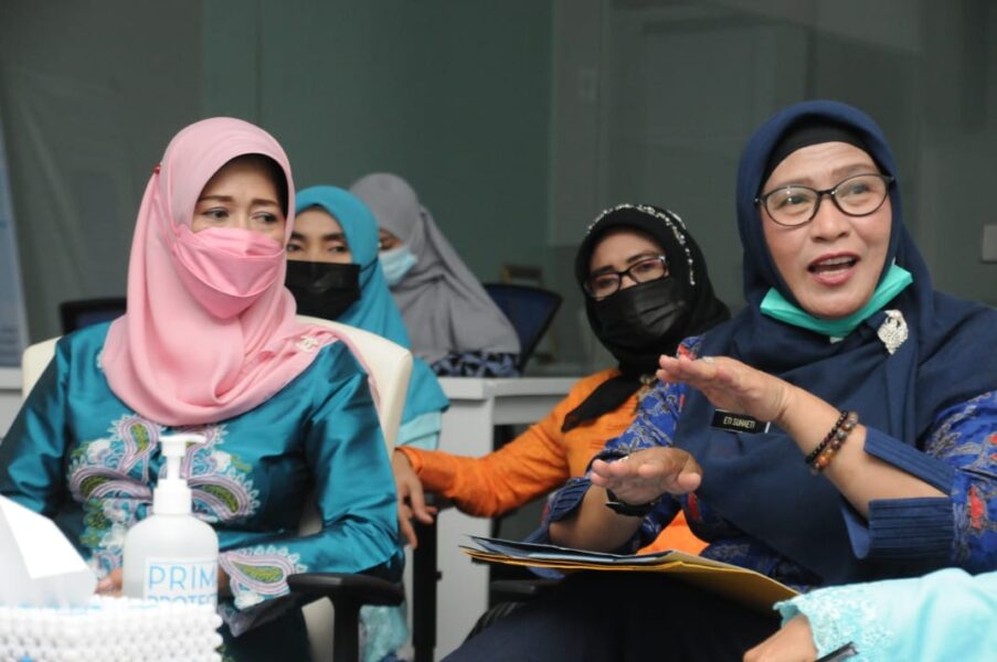 peringati Hari Kartini ke-143 Gabungan Organisasi Wanita (GOW) Kabupaten Lebak menggelar Talk show Virtual dengan tema "Peran Perempuan