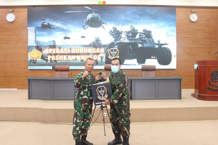 (Dankoopssus TNI) Mayjen TNI Richard T.H. Tampubolon, S.H., M.M.memberikan pembekalan Materi Operasi Dukungan Pasukan Khusus kepada 200 Pasis