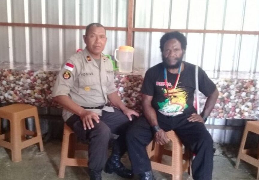 Kepala Suku Kampung Kimak, Abelom Kogoya mengajak serta mengimbau warganya untuk tidak terprovokasi ulah Kelompok Teroris OPM