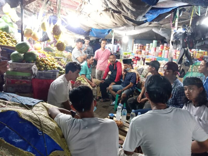 Warga di lingkungan Pasar merasa keberatan adanya Stasiun Rangkasbitung ditutup dengan dikeluarkannya surat permohonan pemberhentian KRL