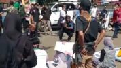 memperingati hari lahir Pancasila, Ormas BPPKB DPAC Banjarsari menyelenggarakan seni debus di Alun-alun Kecamatan Malingping