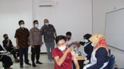 Kampus Universitas Tangerang Raya (Untara) menggelar vaksinasi tahap I dan II bagi mahasiswa, pengurus kampus dan warga sekitar