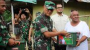 Pangdam III/Slw Mayjen TNI Erwin Djatniko mewakili Panglima TNI Jenderal TNI Agus Subiyanto menyalurkan 1000 Paket Sembako