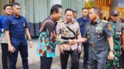 Jenderal TNI Agus Subiyanto mendampingi Presiden RI Ir. H. Joko Widodo dalam acara Pertemuan Tahunan Industri Jasa Keuangan 2024