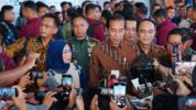 Panglima TNI Jenderal TNI Agus Subiyanto mendampingi Presiden RI, Ir. H. Joko Widodo dalam rangka Puncak  Peringatan Hari Pers