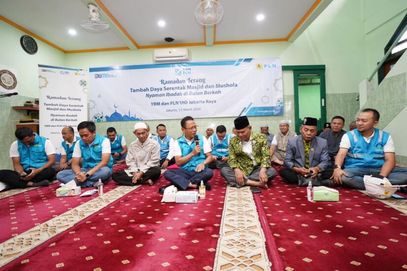 mendapatkan bantuan tambah daya gratis secara serentak hasil infaq pegawai PLN Jakarta Raya Unit Induk Distribusi (UID)