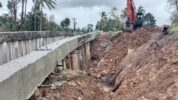 Dinilai tak bermutu, Beton penyanggah tanah tanjakan bangangah sebagian ambrol, Diduga proyek tersebut tidak memiliki mutu dan kualitas