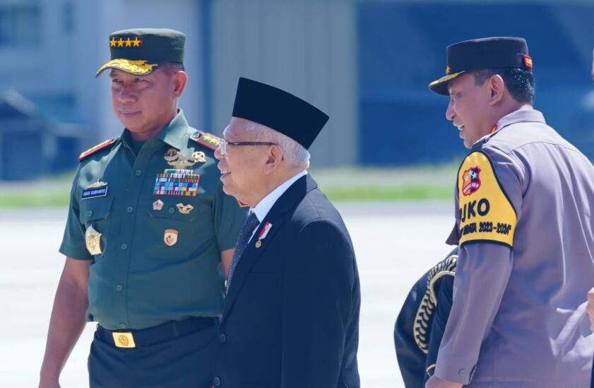 Panglima TNI Jenderal TNI Agus Subiyanto, melepas keberangkatan Presiden RI Ir. H. Joko Widodo ke Australia Dalam Rangka KTT Asean