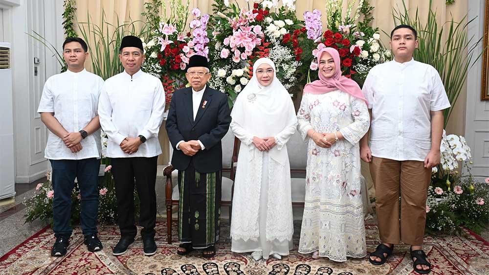 Panglima TNI hadir pada acara Halal bi Halal Idul Fitri 1445 H di Istana Negara didampingi Kepala Staf Angkatan Darat