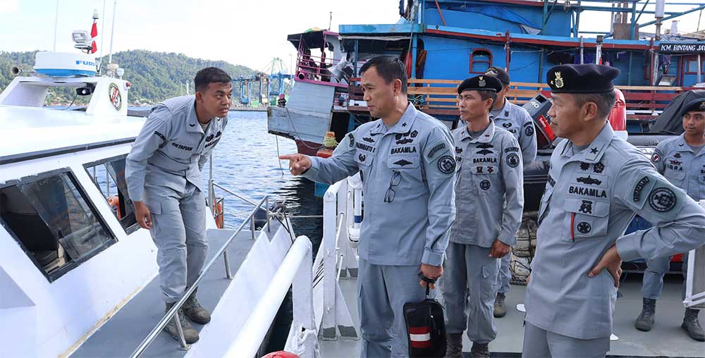 Evaluasi Patroli Bersama 2024, (Bakamla RI/Indonesia Coast Guard). Direktur Operasi Laut Bakamla RI Laksma Bakamla Basri Mustari,