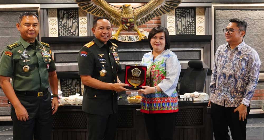 Panglima TNI Terima Audiensi Ketua Komnas HAM bertempat di Ruang Rapat Paripurna Mabes TNI, Cilangkap Jakarta Timur, Kamis (18/4/2024).
