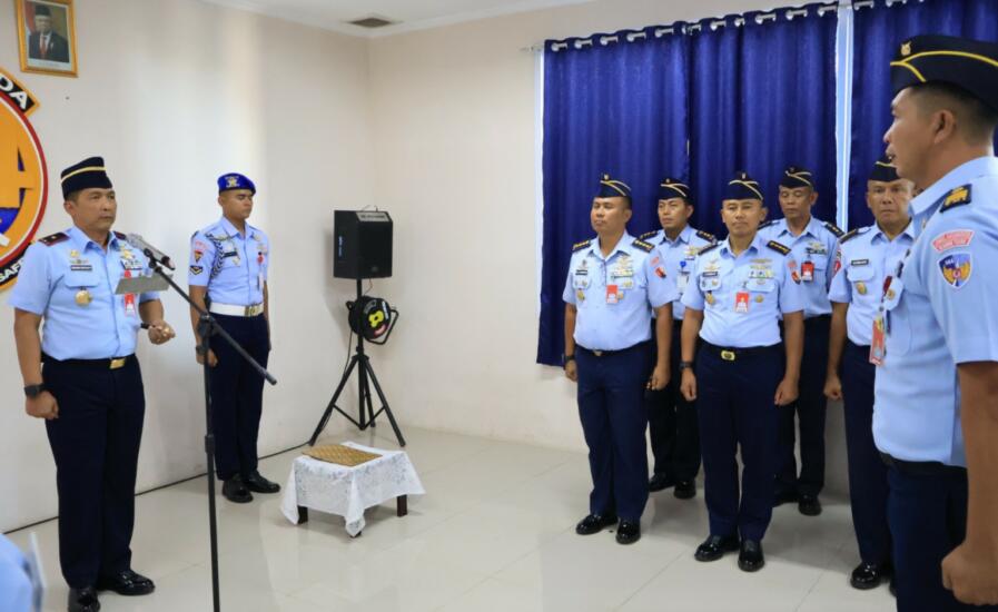 Komandan Lanud Sultan Hasanuddin, Marsma TNI Bonang Bayuaji G,  S.E., M.M., CHRMP, membuka Pendidikan Latihan Kerja (Latker)