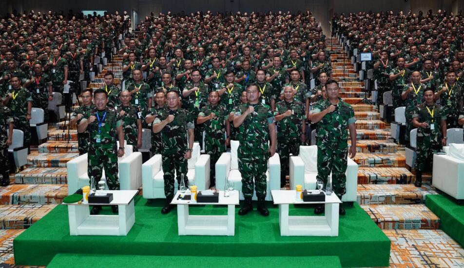 Panglima TNI Jenderal TNI Agus Subiyanto memberikan Pengarahan pada Apel Danrem Dandim Terpusat Tahun 2024
