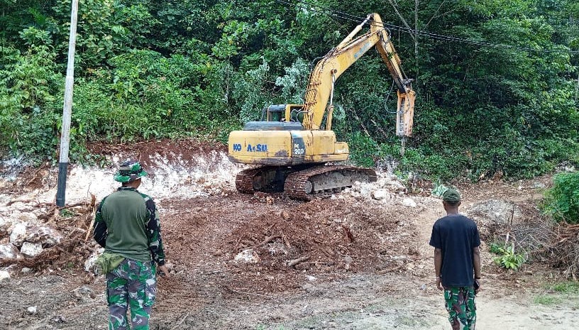 Satgas TNI Manunggal Membangun Desa (TMMD) Ke-122 Kodim 1805/Raja Ampat Tembus Medan Terjal terus mempercepat pembangunan