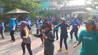 Diprakarsai oleh Cafe dan Resto Saung Bangker Meruya yang terletak di jl kembang kerep Meruya Utara mengadakan kegiatan senam sehat