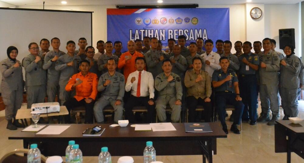 Bakamla RI mengadakan sukses menyelenggarakan Latihan Bersama Penanggulangan Kecelakaan CBRN di Laut