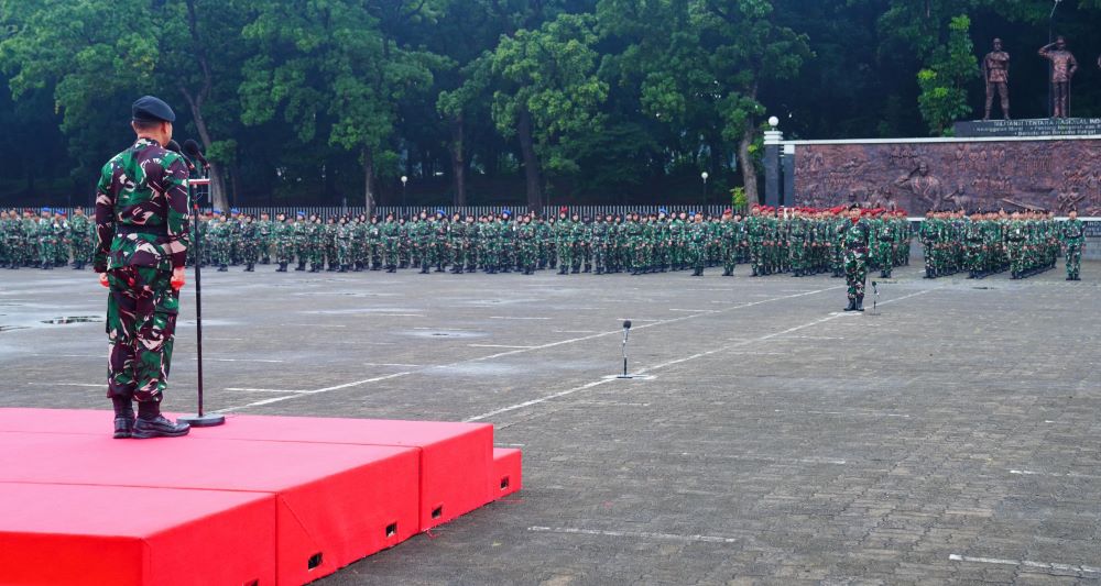 Markas Besar Tentara Nasional Indonesia (Mabes TNI) menggelar Upacara Bendera 17-an Bulan Januari Tahun 2025