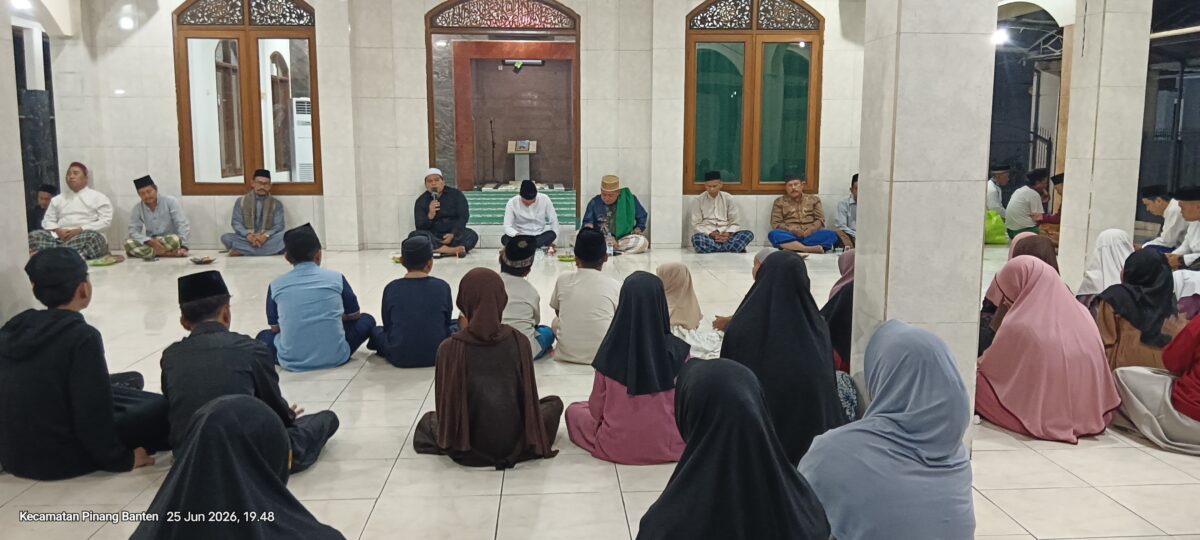 Lebaran Anak Yatim yang digelar di lingkungan RW 03 Gang Dukuh, Kelurahan Neroktog, Kecamatan Pinang, Kota Tangerang, Kamis (25/6/2026).