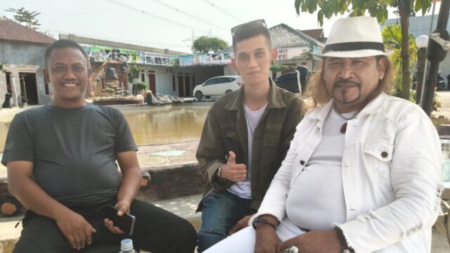 Kehadiran Deretan Artis Ternama dari ibu kota yaitu kang Komar pemeran film preman pensiun, artis band ibu kota Putra Zigas