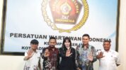 Kepala Kantor Badan Pertanahan Nasional Kota Administrasi Jakarta Barat, Dr. Shinta Purwitasari, S.H., S.T., M.H., QRMP, mengunjungi Sekretariat Persatuan Wartawan Indonesia (PWI) Kelompok Kerja (Pokja) Wali Kota Jakarta Barat