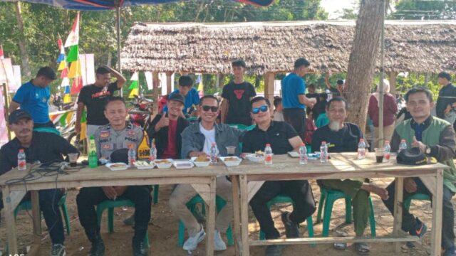 Pembukaan Turnamen Sepak Bola Piala Apdesi Kecamatan Cileles kolaborasi dengan BIL Grup di lapangan bola Kadu Pocol
