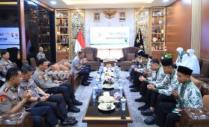 Kapolda Banten Ijen Pol Hengki melepas tujuh personel Polda Banten Tunaikan Ibadah Umrah ke tanah suci Mekkah