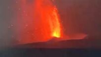 Erupsi Abu Vulkanik Anak Gunung Krakatau melanda disejumlah wilayah Banten dan Lampung hingga menyebar luas ke Jakarta