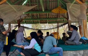 Amir Ma'ruf Khan menghadiri acara Pertemuan Keluarga Trah Aning Patih. Acara dilaksanakan di petilasan makam Aning Patih